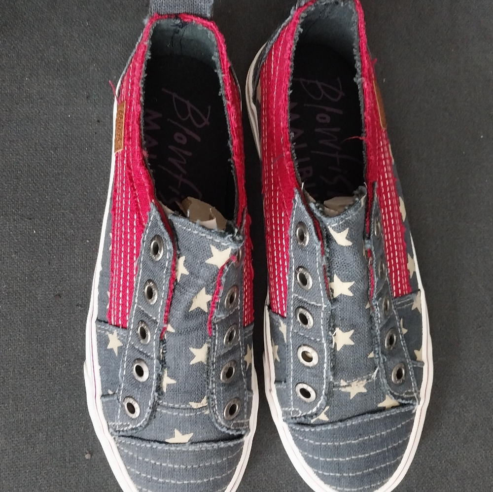 NWT Blowfish Red and Blue Star Sneakers Size 8.5